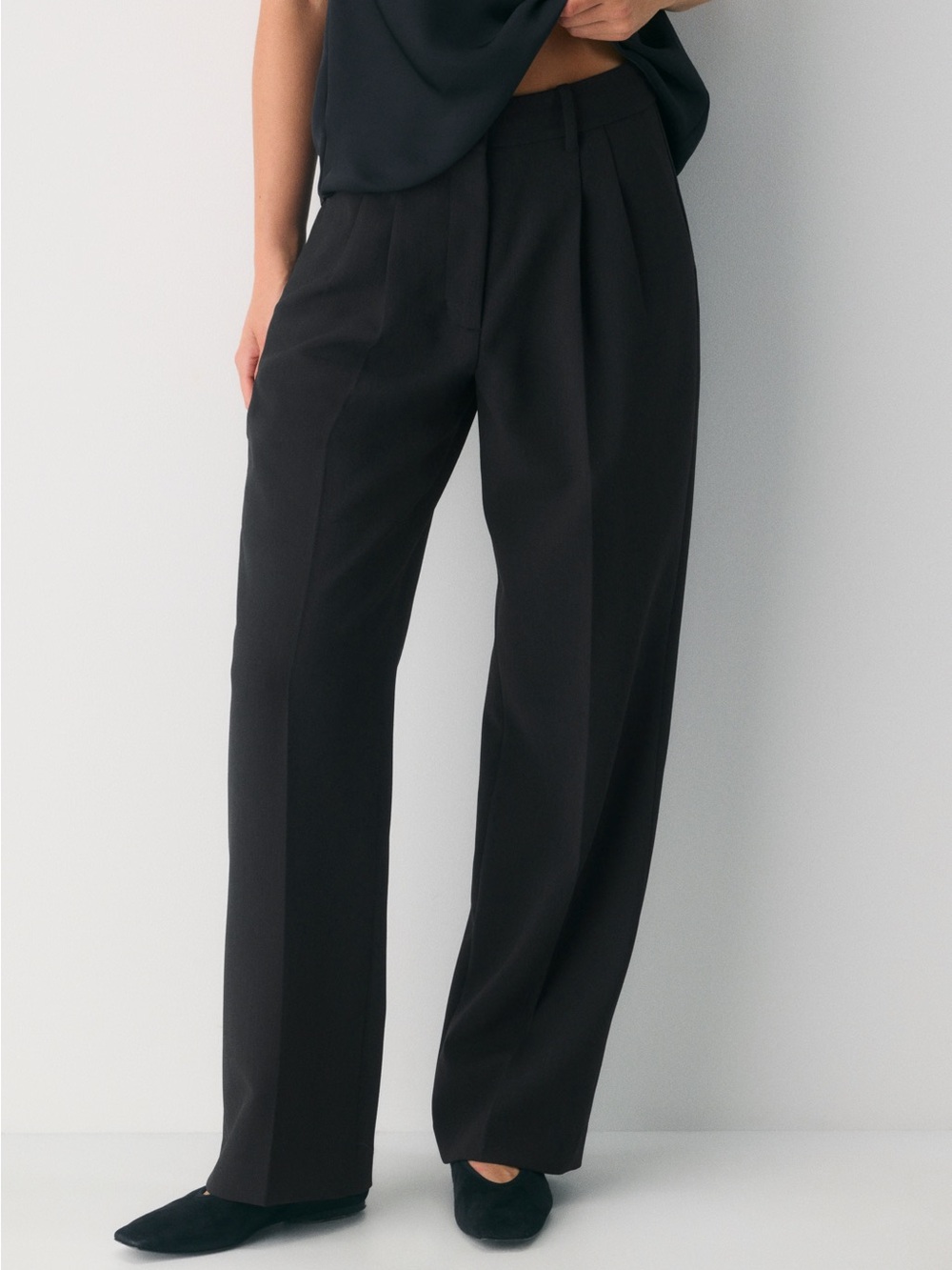 Aritzia Effortless pants